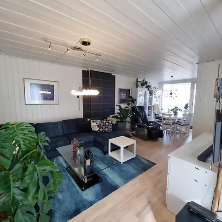 Homestay Handsome Haven House Corner